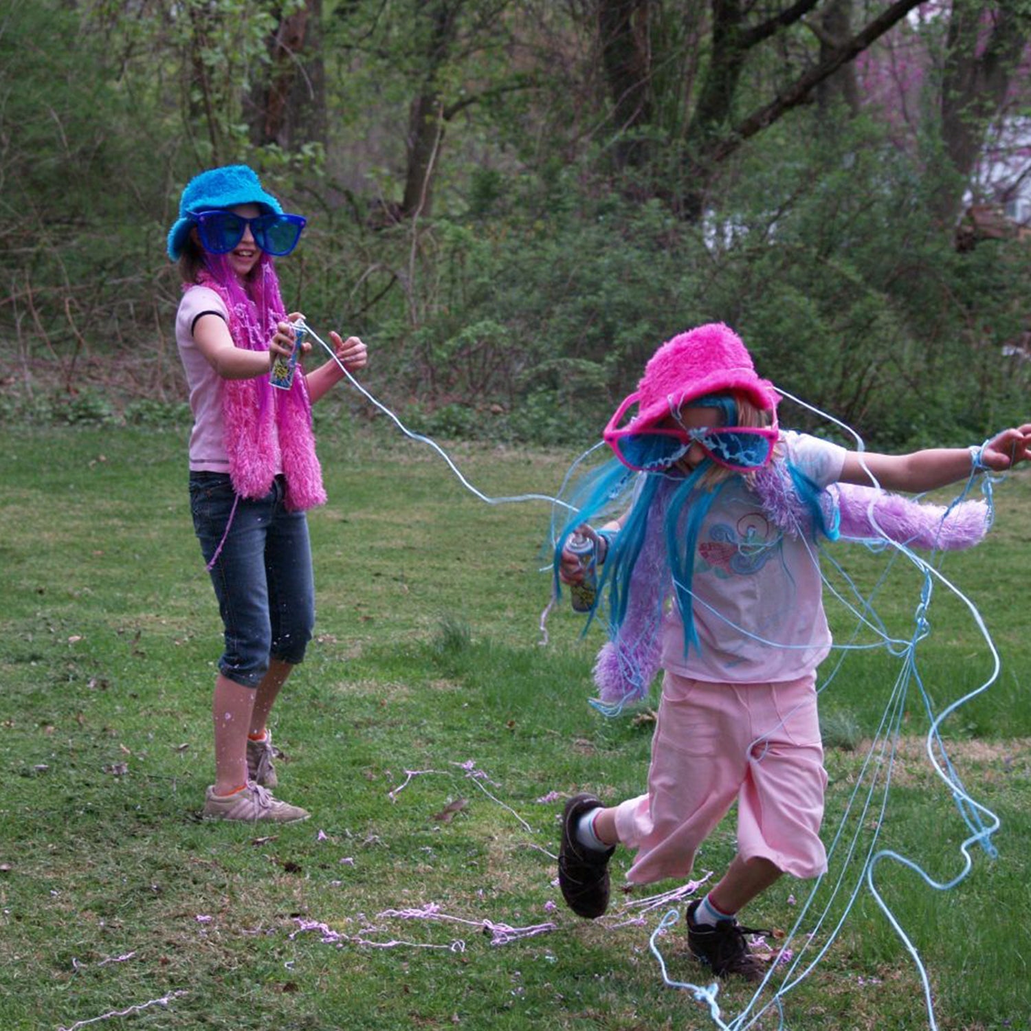 8082 Party Crazy Ribbon Spray used while doing parties and get-together celebrations and can be used by all kinds of people. freeshipping - DeoDap 8082 Party Crazy Ribbon Spray used while doing parties and get-together celebrations and can be used by all kinds of people. freeshipping - DeoDap